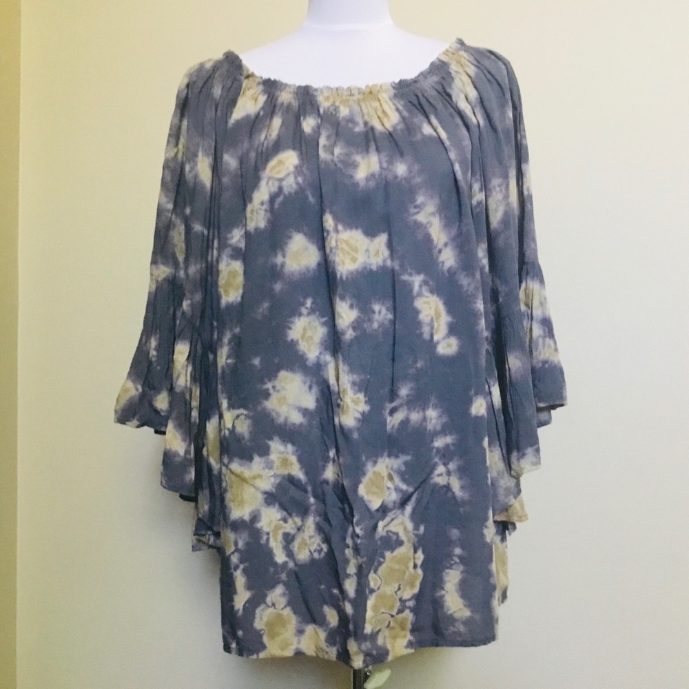 3/$15 NWT ELAN tie dye off shoulder bell sleeve top OS